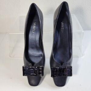 Womans Vaneli Black Kitten Heel Round Toe Pump Crocodile print bow Size